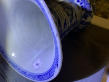 Een Chinese blauw-witte 'yenyen' vaas met landschappen en florale panelen, Kangxi